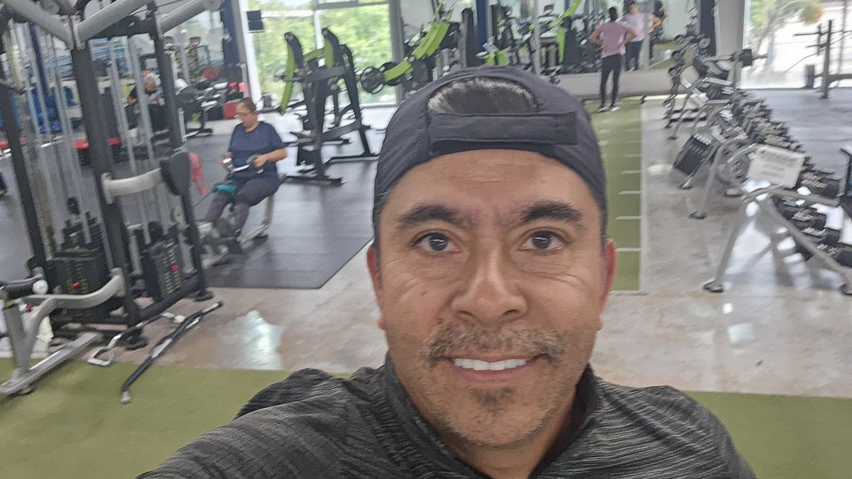 Arrancando la semana como debe de ser, haciendo un poco de ejercicio 💪🏽 ¡Que tengan buena semana!