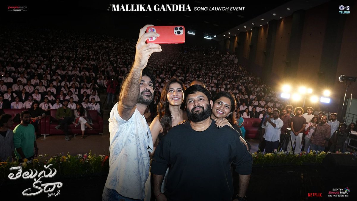 A selfie everyone wants to be in 😍

#MallikaGandha #TelusuKadha