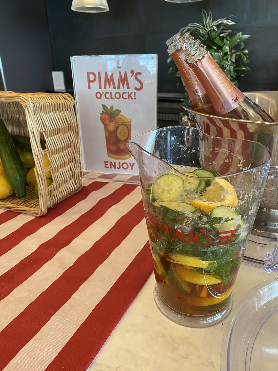 BOpauka's tweet photo. @British_Airways 😋😋 Love it!! 🙏 T5 lounge! https://t.co/dfZhBnnHsK