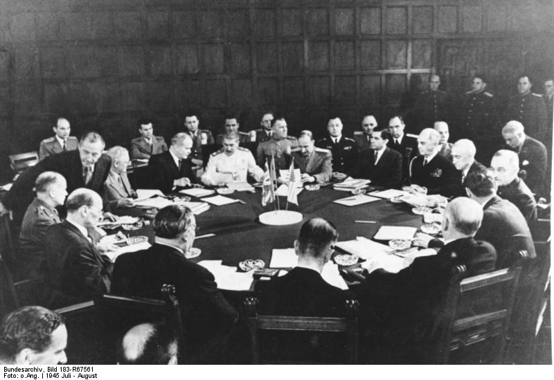 Today in #WWII History: 80 Years Ago—July 28, 1945: Japanese “choose to ignore” the Allied Potsdam Declaration requiring unconditional surrender. [📷Stalin, Attlee, Truman, and others at the Potsdam Conference, Germany, 28 Jul 1945] #TDIH #OTD sarahsundin.com/today-in-world…