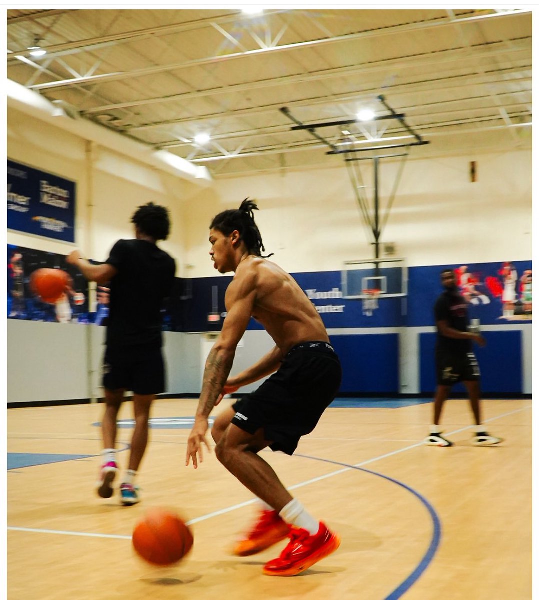 Darius Acuff Jr 6’3 190. See you in Arkansas. Some dudes just look the part. PG1. Young Marbury. #ReebokBack