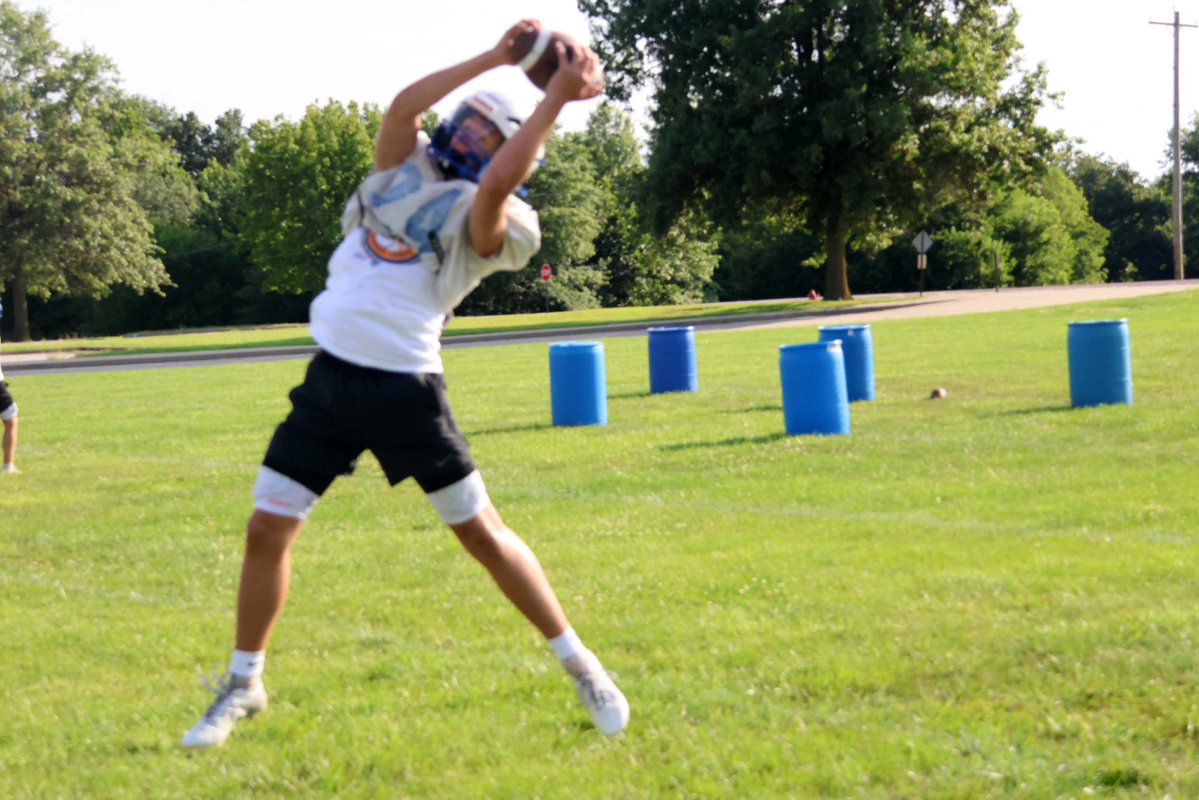 MikeThomasHCP's tweet image. Stopped by Paris Coyotes camp this morning, who made a five-win improvement from 2023 to 2024.