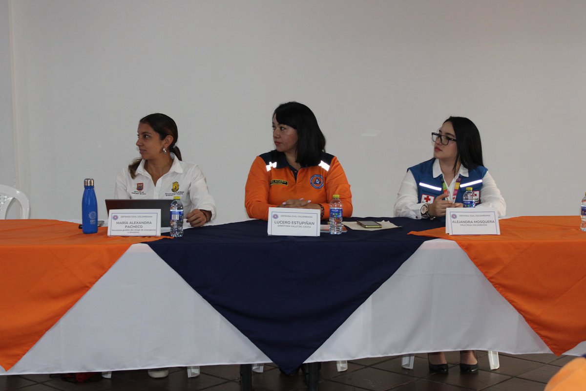 Bienvenidos voluntarios 🧡💪🏽
64 nuevos integrantes llegan al Valle del Cauca para fortalecer nuestra fuerza de respuesta. 🧡  🙌🏾 

Igualmente 32 voluntarios recibieron un nuevo nivel en el escalafonamiento. 🫶🏽
#CreceLaSolidaridad #ComprometidosConColombia