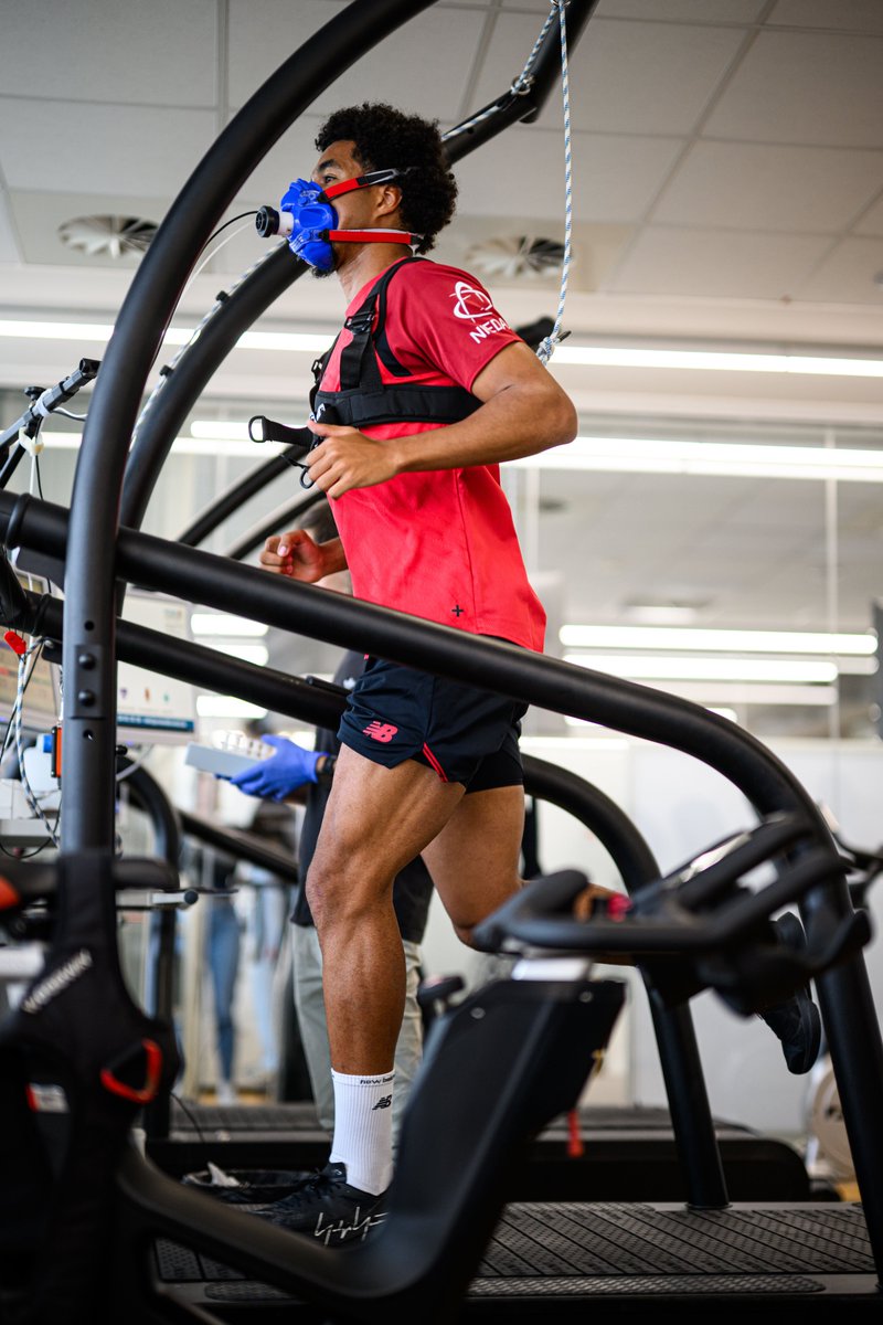 bayer04_es's tweet image. Empieza la pretemporada para Tillman 🔧
#SomosBayer04 🖤❤️