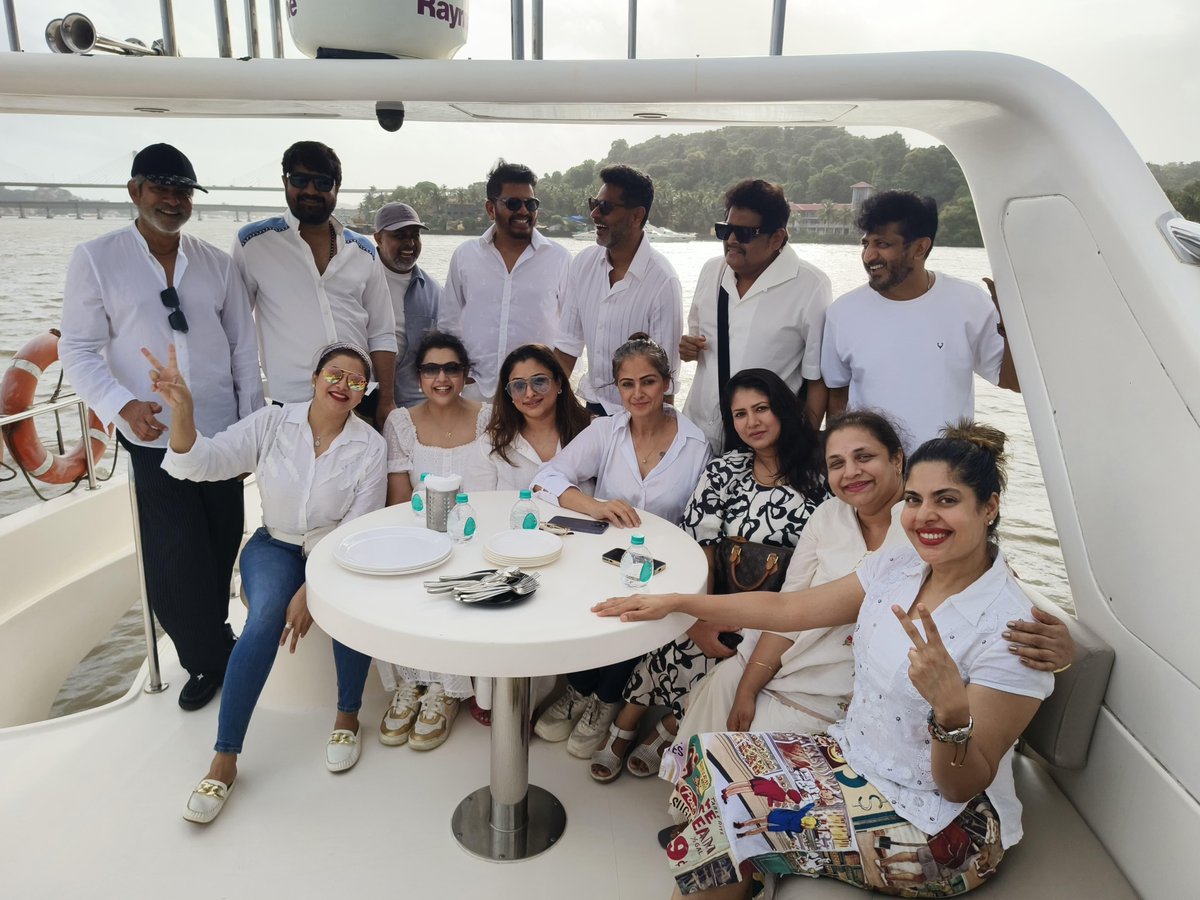KollyBuzz's tweet image. 90s Stars Reunite in Style: A Joyful Celebration in Goa!