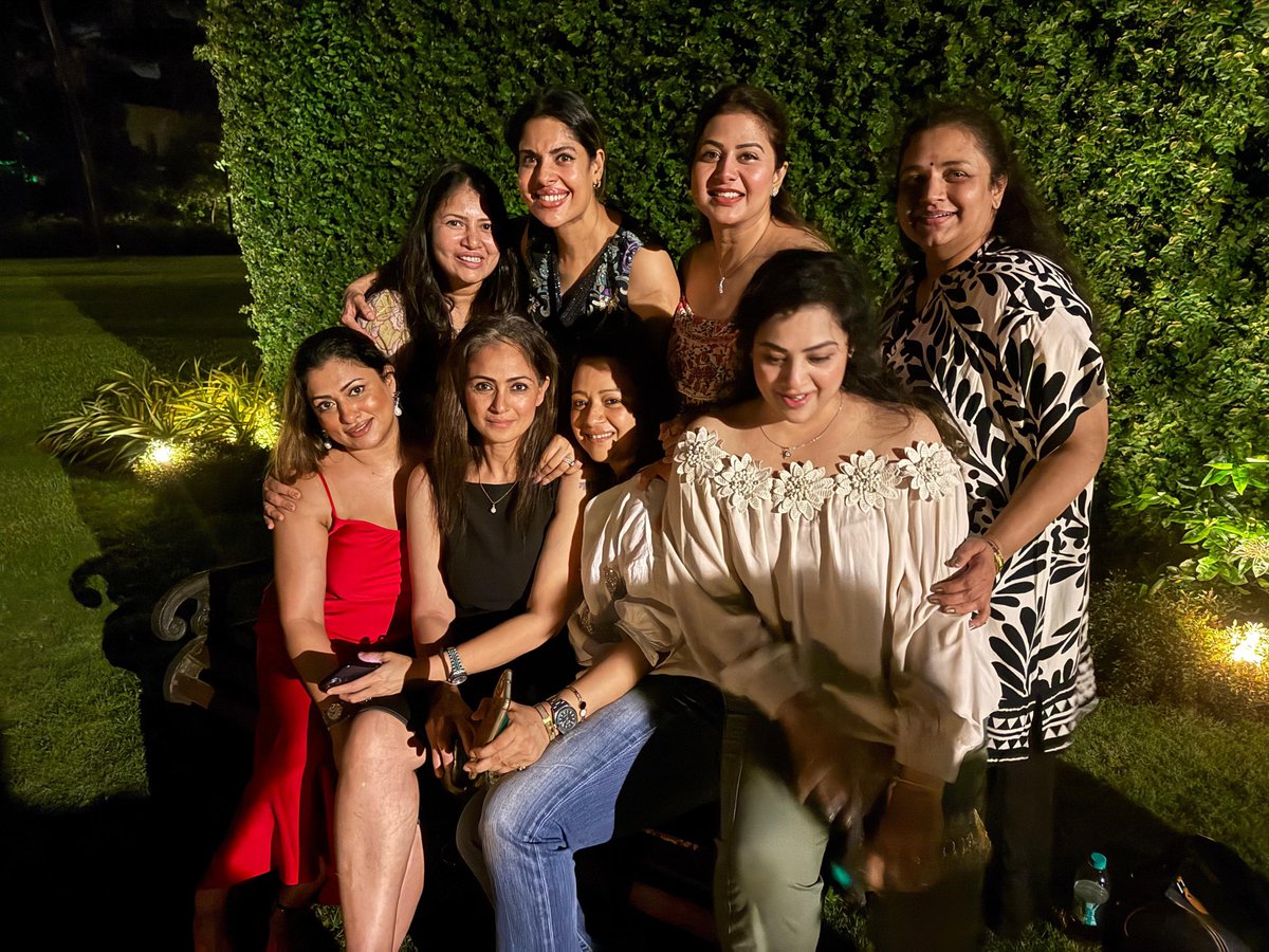 KollyBuzz's tweet image. 90s Stars Reunite in Style: A Joyful Celebration in Goa!