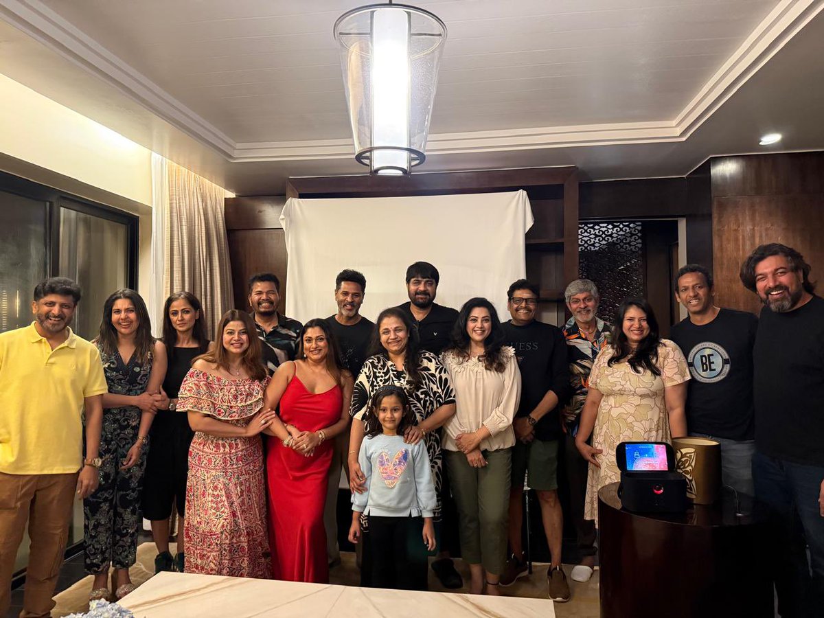 KollyBuzz's tweet image. 90s Stars Reunite in Style: A Joyful Celebration in Goa!