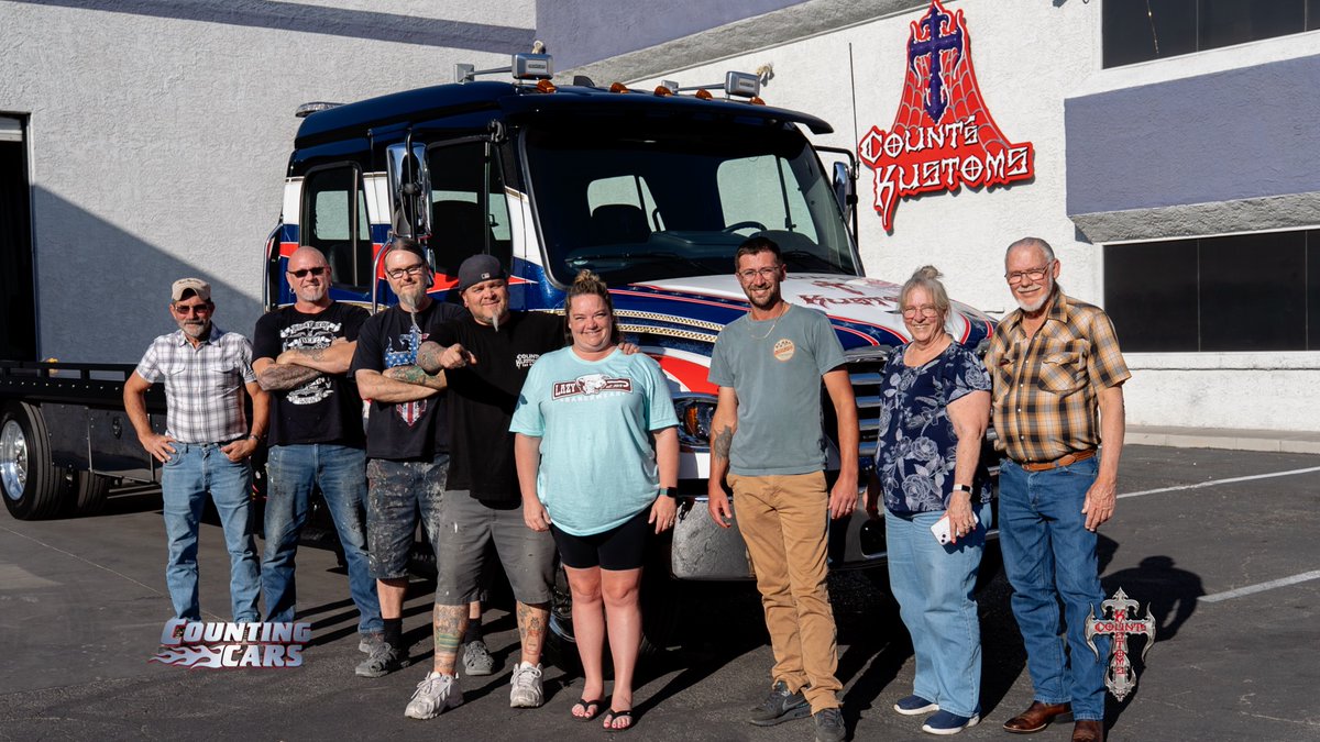 CountsKustoms's tweet image. Have you seen the newest YouTube video by Count’s Kustoms? It covers the amazing paint and interior kustomization on this new Dual-Tech tow truck! @RyanAtCounts @ghetto_808 and the crew crushed this one! Go check it out now, and like/subscribe for more content! @DannyCountKoker