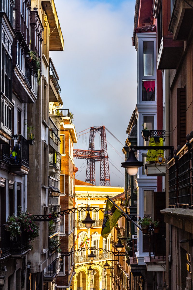 BilbaoPort (@bilbaoport) on Twitter photo 🔙Tal día como hoy, en 1893, se inauguró el <a href="/PuenteBizkaia/">Puente Bizkaia</a>🌉
💡¿Sabías que esta obra diseñada por Alberto Palacio Elissague fue el primer puente transbordador construido en el mundo de estructura metálica?
#BilbaoPort 🔙Tal día como hoy, en 1893, se inauguró el <a href="/PuenteBizkaia/">Puente Bizkaia</a>🌉
💡¿Sabías que esta obra diseñada por Alberto Palacio Elissague fue el primer puente transbordador construido en el mundo de estructura metálica?
#BilbaoPort