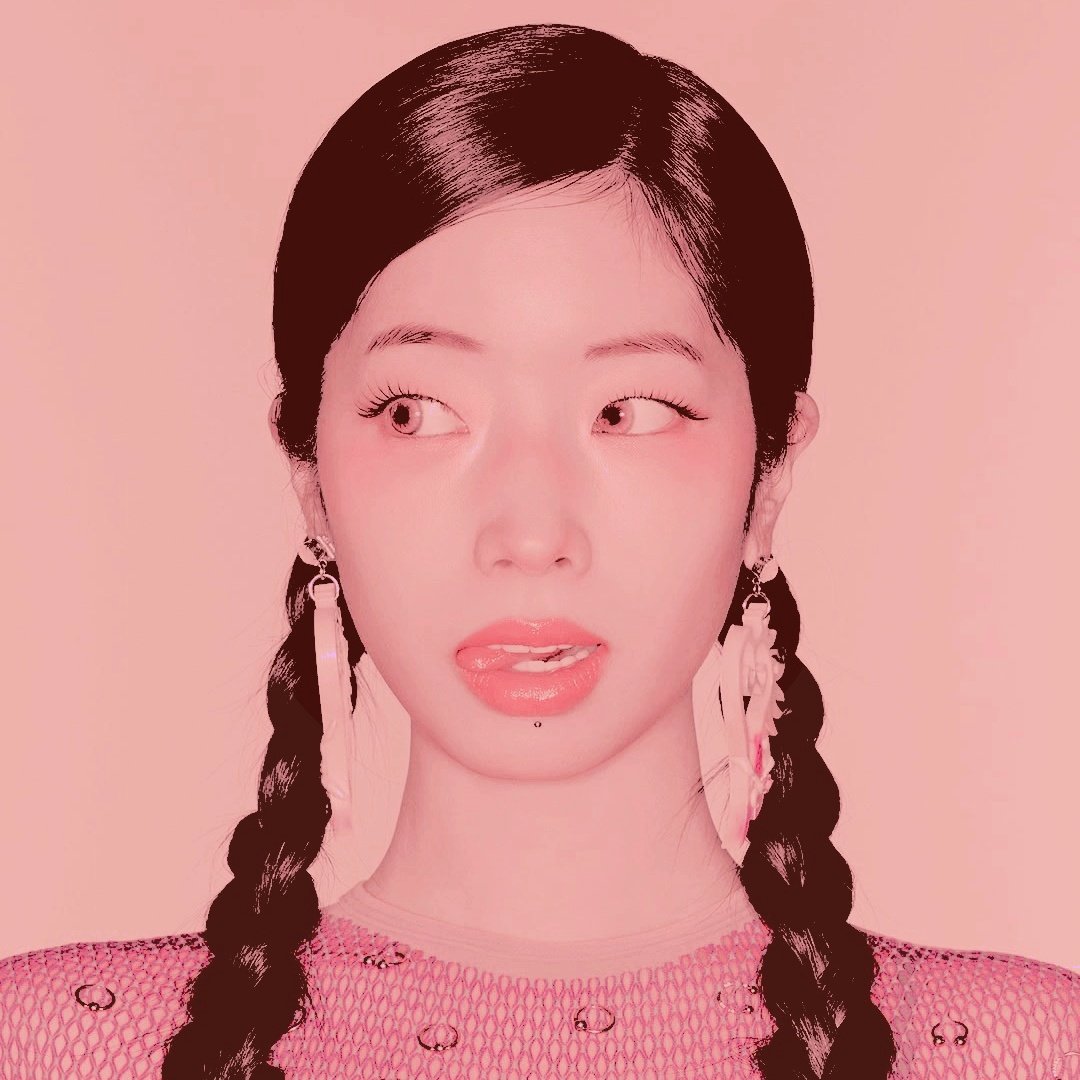 LADYVENUSTE_'s tweet image. ♡ || : Afraid of flopping a little, but I'll try. 🧍🏻♀️