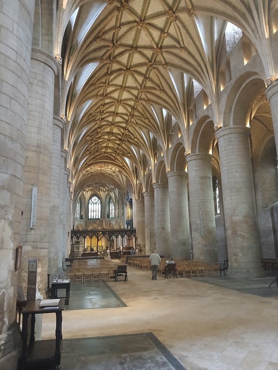 simongarrard2's tweet image. And so to Tewksbury today to visit the Abbey with its connections to the Wars of the Roses and the battle of 1471 .