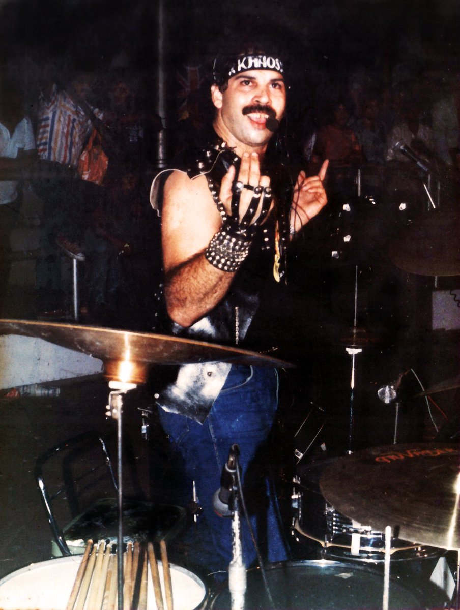 Recordando hoy 28 de julio en el día de su cumpleaños a Juan Mejia - Junior, contentos de saber de que si aun ya no está físicamente con nosotros su recuerdo y legado siguen muy presentes entre sus familiares, amigos y seguidores. ¡Larga vida al Khaos!