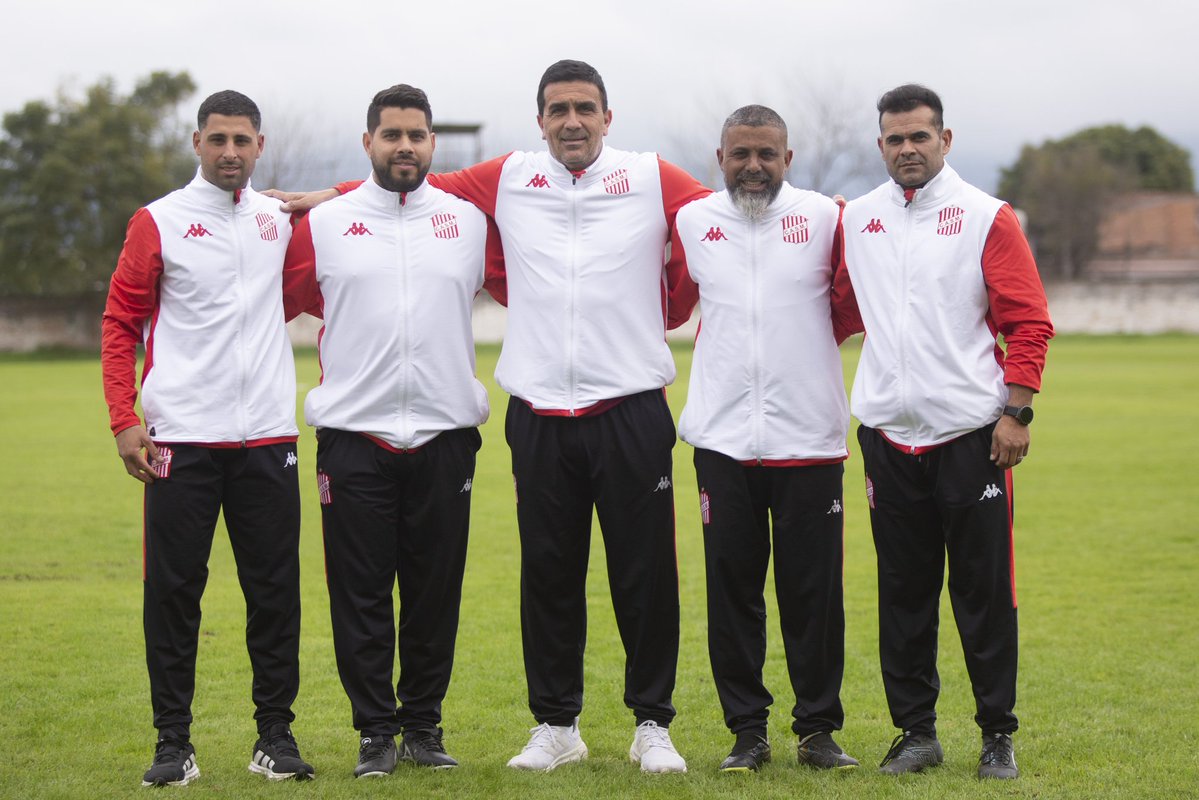 CASMOficial's tweet image. 🔴⚪ #PrimeraNacional
Así estará integrado el cuerpo técnico liderado por Mariano Campodónico:
Ayudantes de campos: Gabriel Martínez y Horacio Cardozo
Preparador físico: Lucas Díaz
Entrenador de arqueros: Luis Marcos Molinas.
⚽ #VamosCiudadela