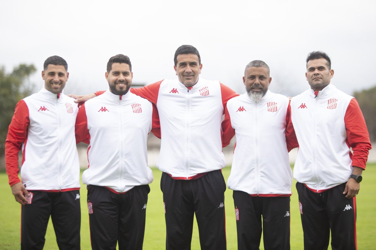 CASMOficial's tweet image. 🔴⚪ #PrimeraNacional
Así estará integrado el cuerpo técnico liderado por Mariano Campodónico:
Ayudantes de campos: Gabriel Martínez y Horacio Cardozo
Preparador físico: Lucas Díaz
Entrenador de arqueros: Luis Marcos Molinas.
⚽ #VamosCiudadela