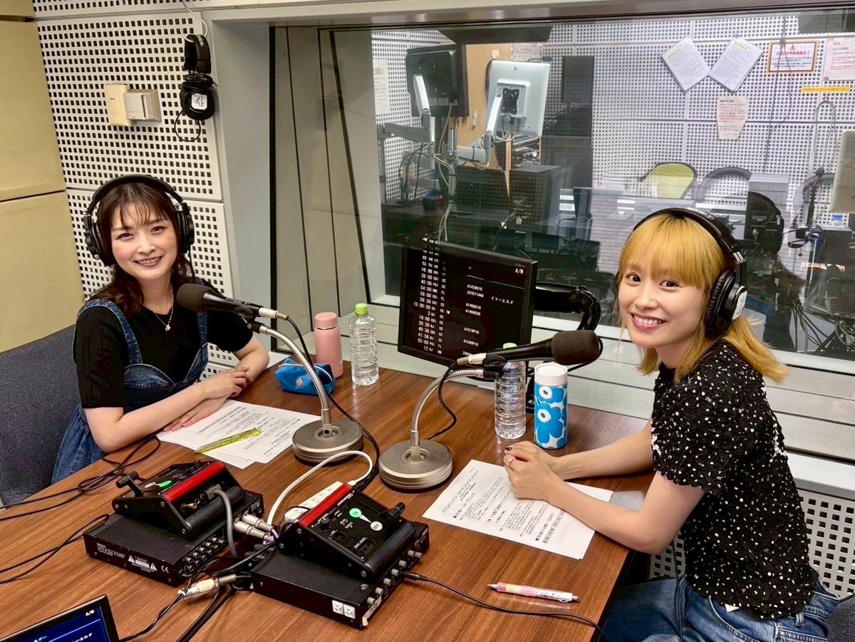 TokyoSpeakeasy's tweet image. <TOKYO SPEAKEASY>
今夜も開店✨
#石川梨華 さんと、#高橋愛 さんが来店中🥂
どんなトークが聴けるでしょうか…
ぜひ盗み聞きしてください👀
📻radiko.jp/share/?sid=FMT…
番組の感想は #speakeasy で🍾
#TOKYOFM #モーニング娘 #ハロプロ