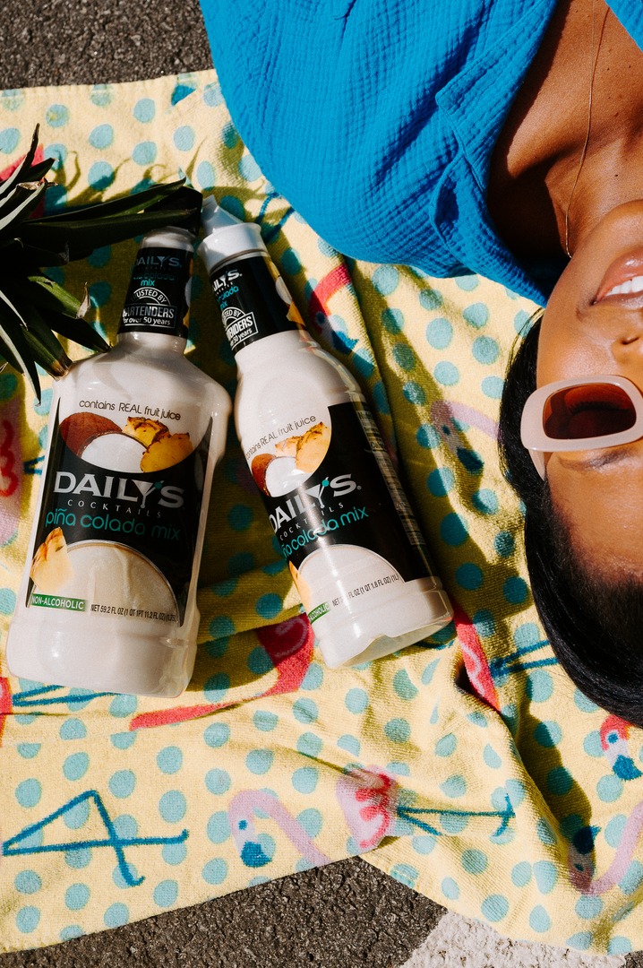 TennesseeCrown_'s tweet image. If you like piña coladas, you'll love @dailyscocktails non-alcoholic Piña Colada Mix. The ready-to-mix bottle has all the coconut &amp;amp; pineapple flavors you love, just add rum or your favorite spirit! 

#Dailys #PinaColada #ReadyToMix #CocktailMix #SummerDrinks