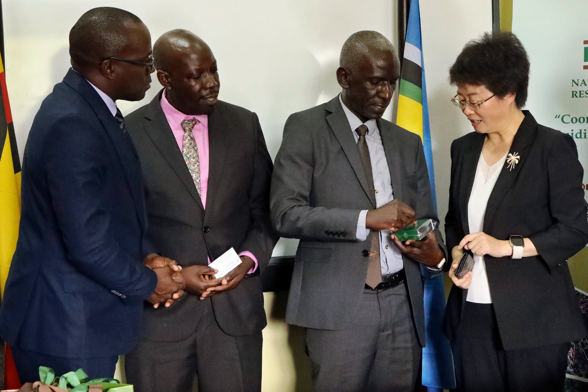 narouganda's tweet image. “China and Uganda share many agricultural similarities. Together, we can achieve a lot on this tea project and explore other strategic crops in future,” noted Dr. Yang during the MoU signing with the Jiangsu Academy of Agricultural Sciences (JAAS) to boost premium tea…