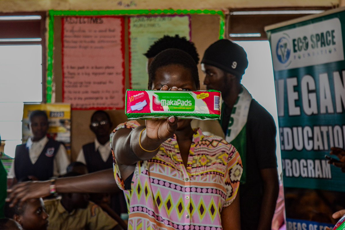 AFRIWISEFDN's tweet photo. Say hello to 'MakaPads' Uganda’s eco-friendly answer to plastic sanitary pads.
✔ Made from papyrus &amp; recycled paper
✔ 100% biodegradable in 2 months
✔ Locally made = jobs for women
✔ No plastic, no shame, no waste
#AWF
#MakaPads 
 #PlasticFreePeriods 
📷@FrosteeLensUg https://t.co/50Db247DLZ