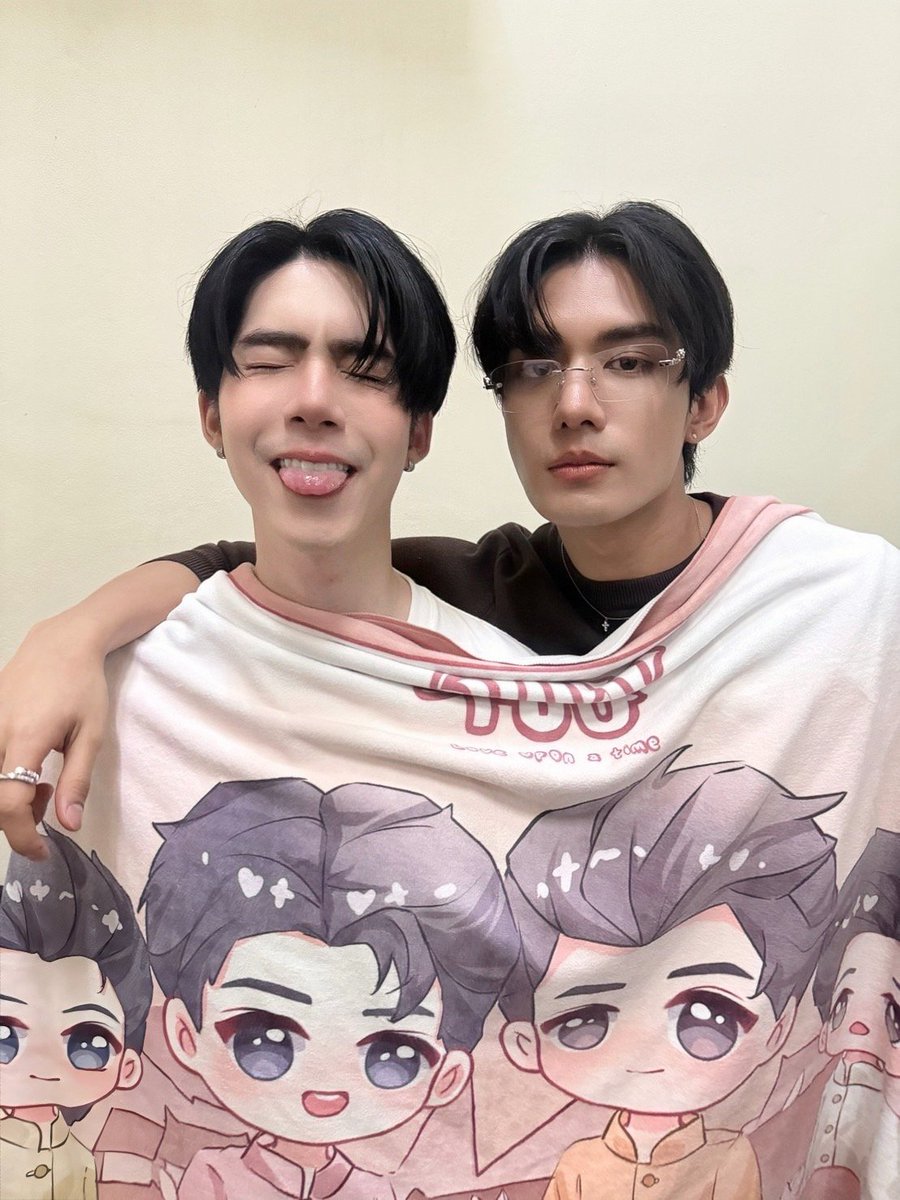 LoveUponaTimeTH's tweet photo. ภพเธอ Love Upon a Time Series 🕰 

ภพเธอคิวที่ ๕ ถ่ายทำเสร็จเรียบร้อยแล้วขอรับ 🙏🏻 ก่อนนอนคืนนี้ทุกท่านอย่าลืมห่มผ้าอุ่น ๆ หนาขอรับ หากแต่จักหาผู้มาห่มด้วยเหมือนทั้งสองคงยากนะขอรับ 🫢😅

ขอบพระคุณแรงใจในวันนี้ด้วยหนาขอรับ แลภพกันใหม่ขอรับ 🤍

Love Upon a Time Q5  
#ภพเธอQ5 https://t.co/VSWpVtD9Cz