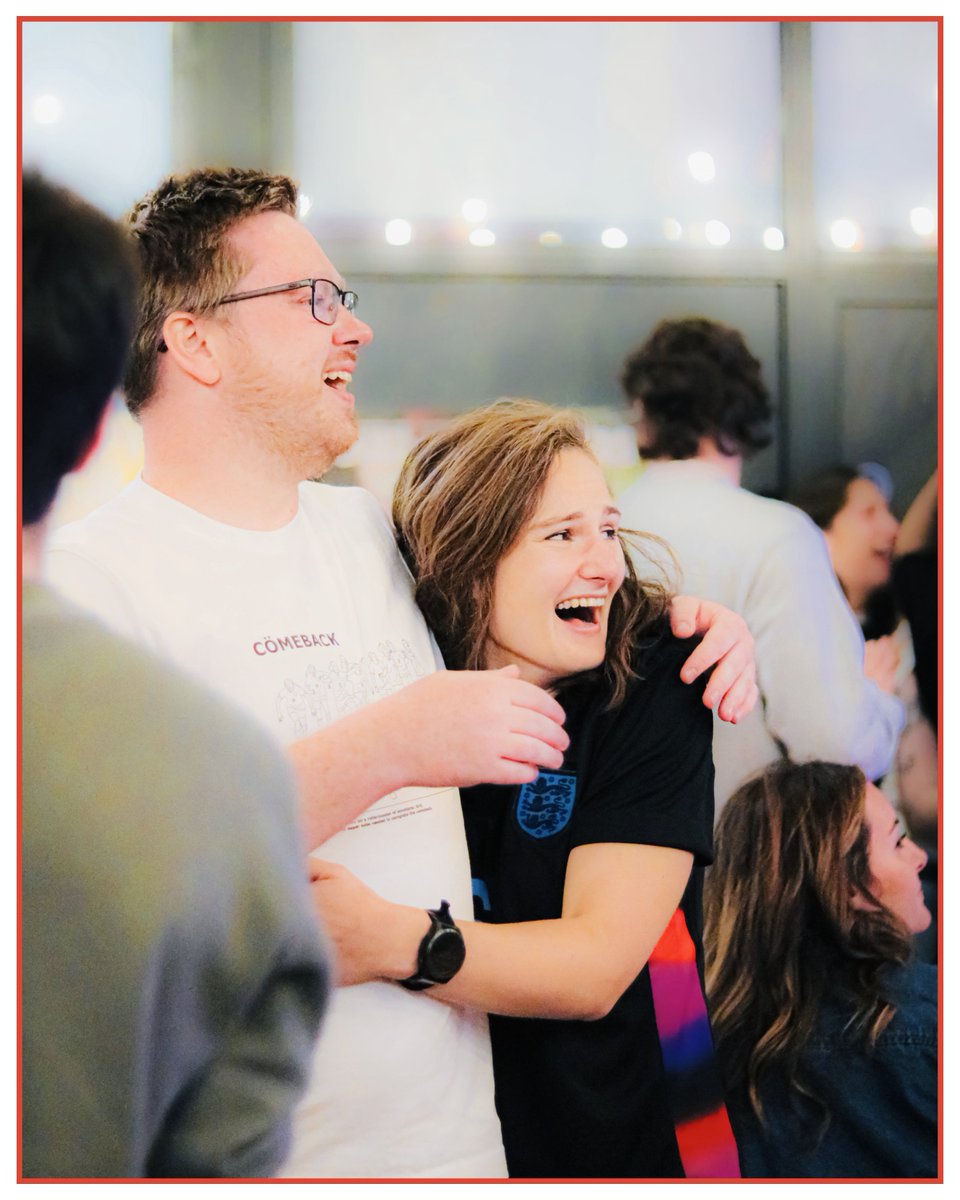 GorrySnaps's tweet image. The first time was so nice, the @Lionesses had to do it twice 🏆🏆

What a time to be a Women’s Football fan. 

Thank you for the hospitality @CamdenBrewery ❤️

📸 from Camden Beer Hall watch-party 

#England #Lionesses #WEURO2025