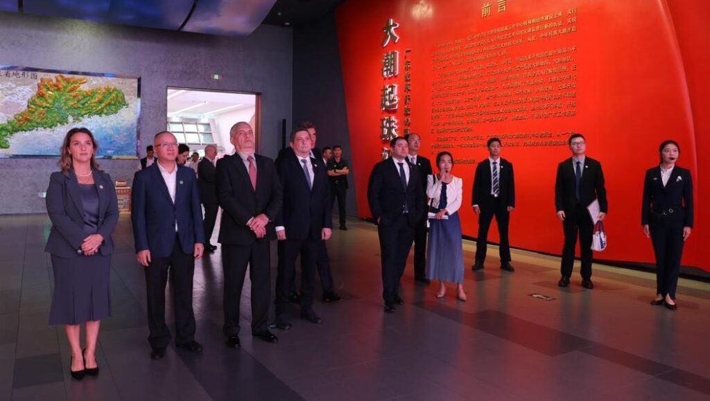 The anti-American Georgian Dream party again pays tribute to Communist China which it has described as the “superpower to emulate.” MEGOBARI needed to keep 🇺🇸 access to Middle Corridor trade &amp; critical minerals &amp; help Georgians preserve their hard-won freedom