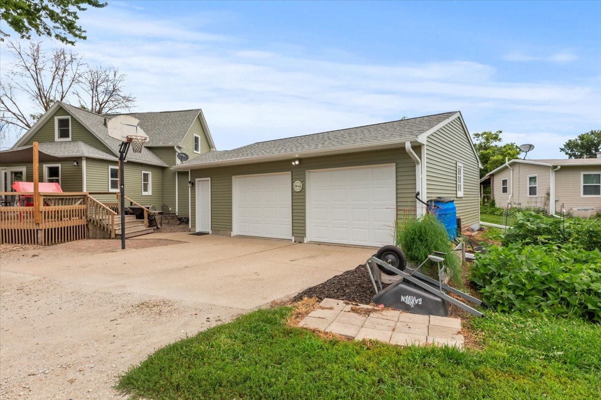 😍 Beautifully updated home in a prime Essex location! 
📍410 Denison Street, Essex, IA
📲 Amy Zwickel 712-246-9107
 🔗 jimhughesrealestate.com/properties-for…