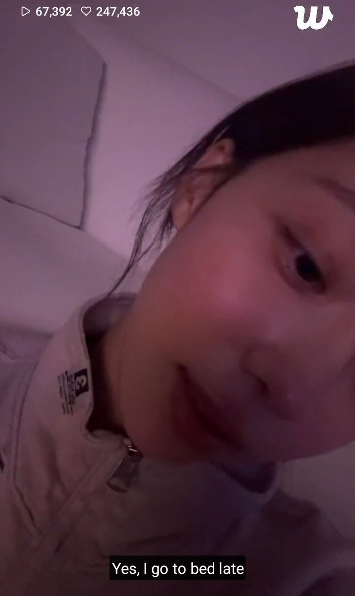 lisamjeong's tweet image. she sleep late and she torture everyone who sleep early 😭😭😭