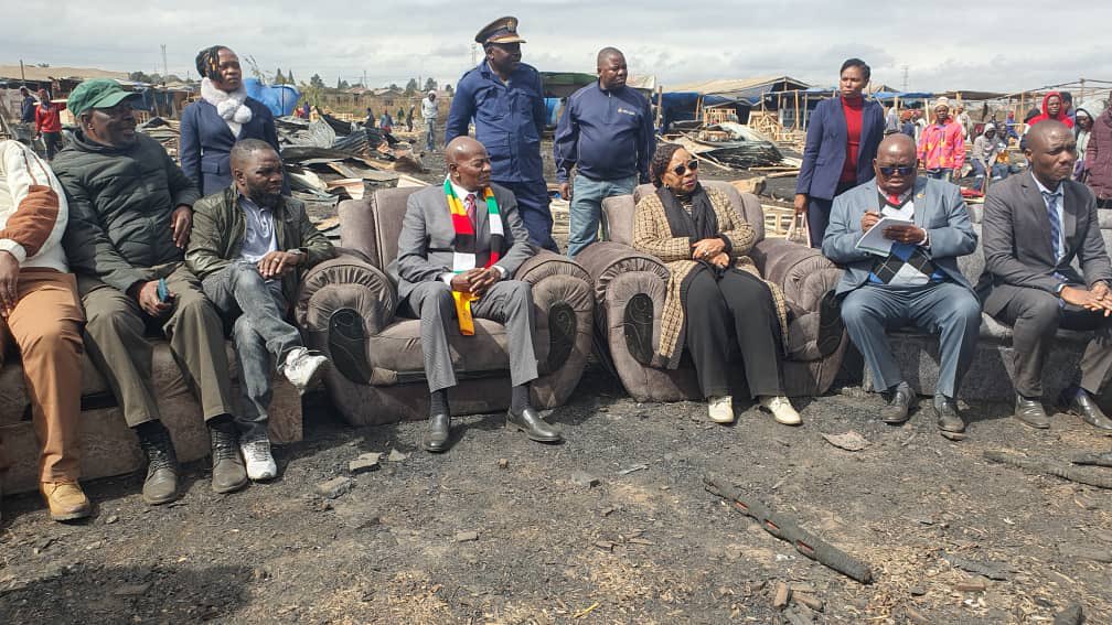 SokoCapital's tweet image. In Zimbabwe, ministers and senior Gvt officials went to inspect fire damage at Glen View 8 informal industry. They still need to seat in confirm amidst the ashes and charred remains of structures!! 🤦♂️🤦♂️🤦♂️🤦♂️
They are so out of touch with the poor man in the ground!…