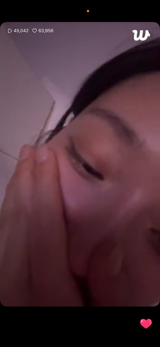 dreamofwntr's tweet image. minjeong live while I’m at work again are we kidding