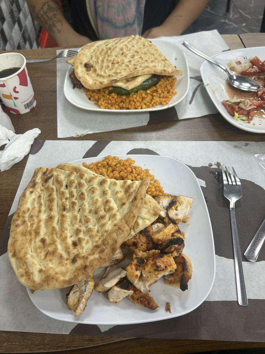 wristdismayed_'s tweet image. biz kanatçı ibo dedik 20 sene sonra atam diyecekler