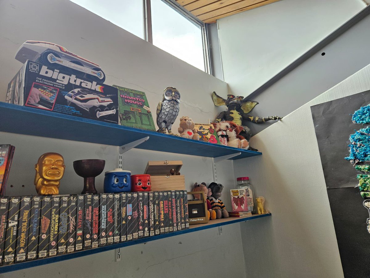 LongFieldMelton's tweet image. Some more items have made it through the time stream to the Never Ending Storage! What can you spot? @satrust_ @meltontimes