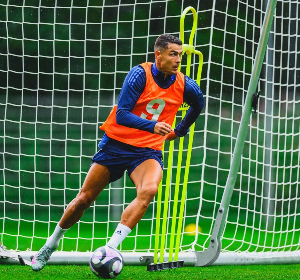 CR7HQ_'s tweet image. Cristiano Ronaldo 🐐
#Trainingsession