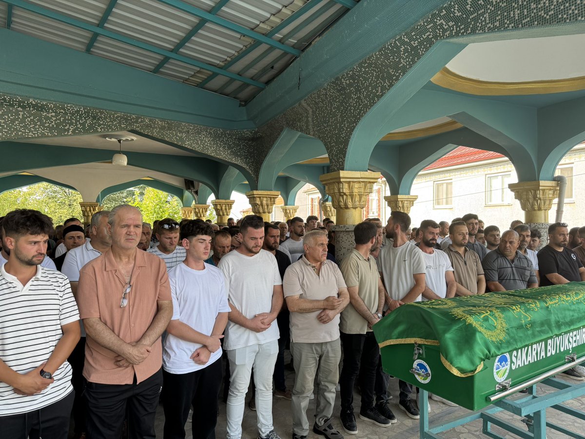 Karapürçek Kurucu İlçe Başkanımız, dava ve yol arkadaşımız Ali Bilici ağabeyimizi bugün Hakk’a uğurladık.

Ailesine, sevenlerine ve teşkilatımıza başsağlığı diliyorum.

Mekanı cennet, makamı âli olsun.