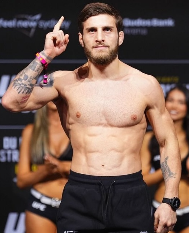big38gohawkem's tweet image. Since his little bro was too scared to face us
give us Aleksandre Topuria and we will show them little brothers what real Boxing is