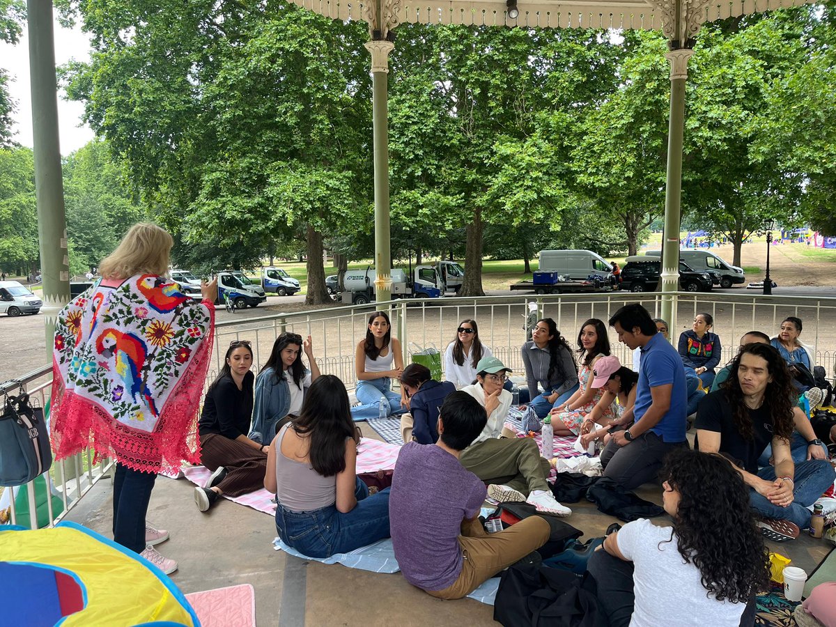Extremadamente contenta después de compartir este fin de semana un picnic con nuestra querida comunidad 🇲🇽 de mis amores en Londres 🇬🇧, como parte de nuestros encuentros comunitarios mensuales. Cada reunión es una oportunidad para escuchar sus historias, conocer sus proyectos de