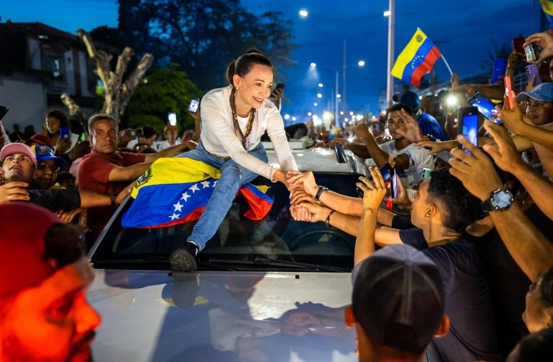 GarcesNayla04's tweet image. 28 de Julio Venezuela! 🇻🇪.

Las palabras sobran para describir la paliza monumental que le dieron a la tiranía ese día, No fue el final pero si el comienzo del Final.

Cuando @MariaCorinaYA recorría el país nunca le prometía a los Venezolanos Dinero ni comida (como hacen los…