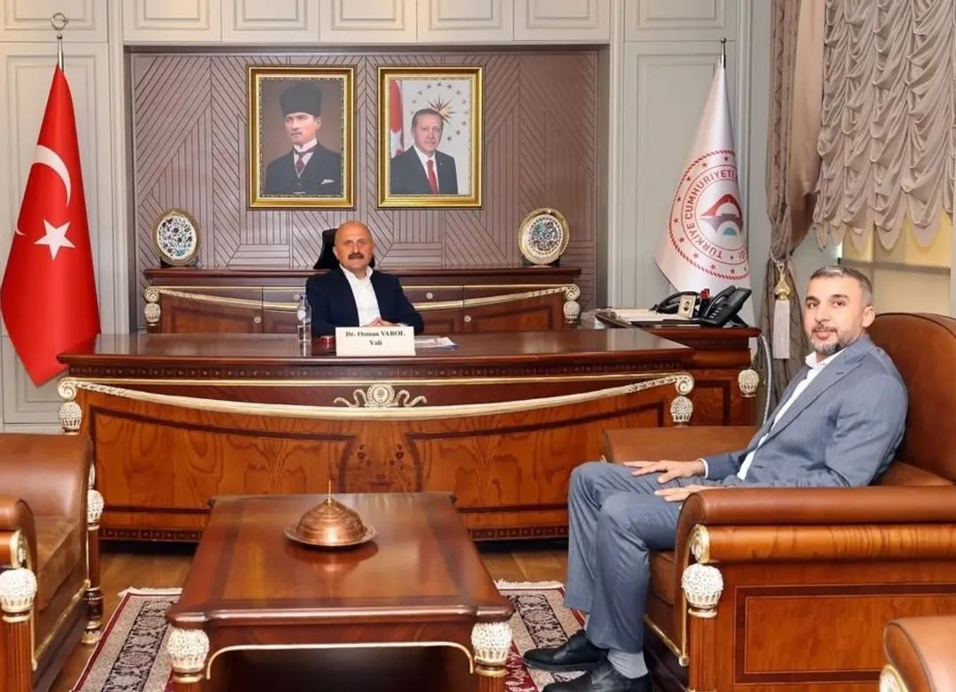 Adıyaman Valimiz Sayın <a href="/DrOsmanVarol/">Dr Osman Varol</a>  Beyfendiye misafirperverliğinden ötürü teşekkür ediyorum. 
<a href="/adiyamangovtr/">Adıyaman Valiliği</a>
