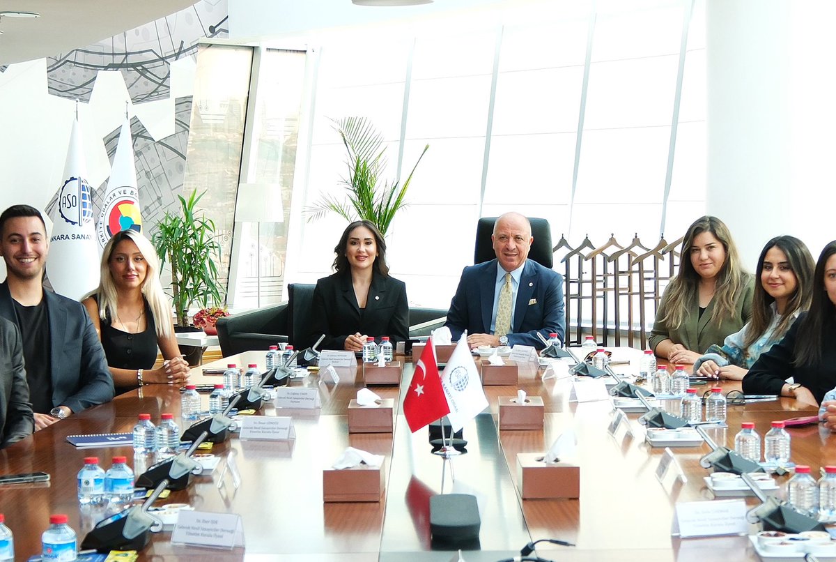 Bugün Ankara Sanayi Odası’nda sanayimizin yarınlarına yön verecek genç isimleri, Gelecek Nesil Sanayiciler Derneği Başkanı Sayın Selenay Mutluer ve Yönetim Kurulu Üyelerini ağırladık. Aralarında, Odamız Yönetim Kurulu ve Meclis Üyesi sanayici yol arkadaşlarımın ikinci kuşak