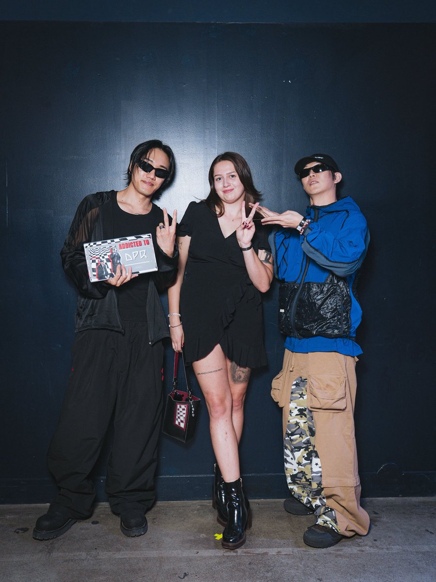 dprhakerue's tweet image. me and my two baddies 😎