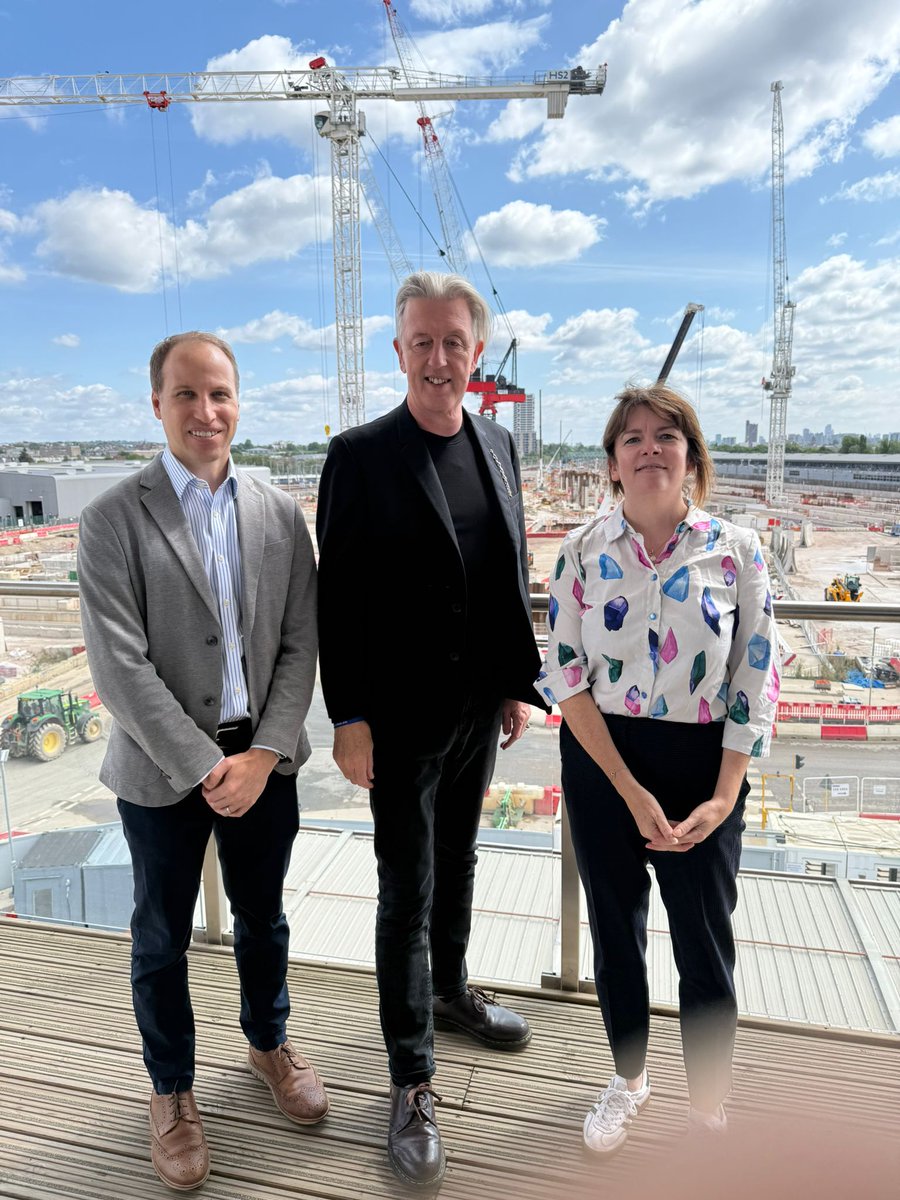 PaulKohlerSW19's tweet image. Thanks to the HS2 team for showing me around the Old Oak Common site today.
Infrastructure projects like this will transform the country, but the UK has to start delivering “on time and on budget”!