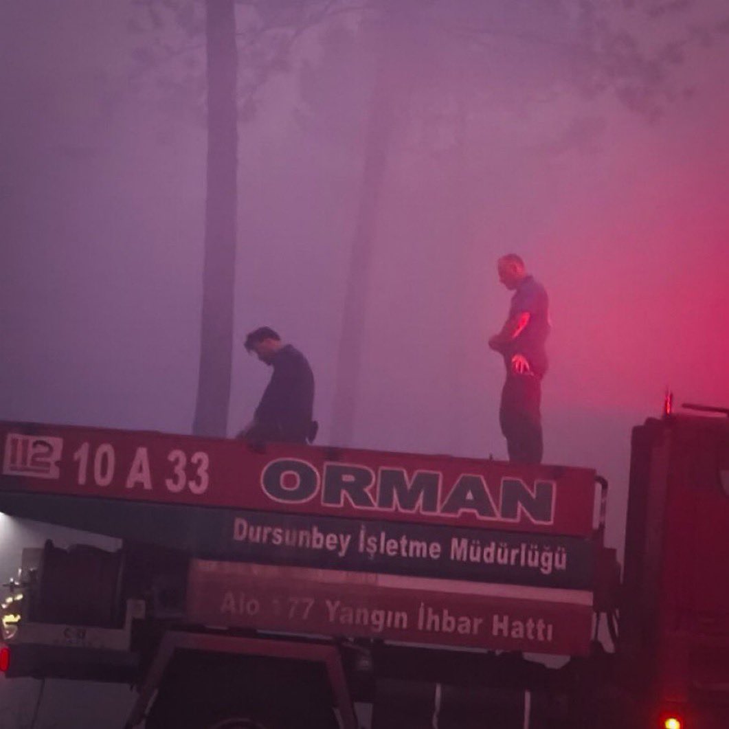 Ercnyldrm1's tweet image. Türkiye’yi siyasetler, projeler, çözüm süreçleri, piyasalar, dernekler, laiklik değil…
İşte her şartta günde 5 vakit Tevhidi gösteren bu iman, bu İslam ayakta tutuyor.
Müslümanlık gösterilen, yaşanan bir dindir kalplere hapsedilen değil!
Umut bu fotoğrafta…
Kafirin alnının…