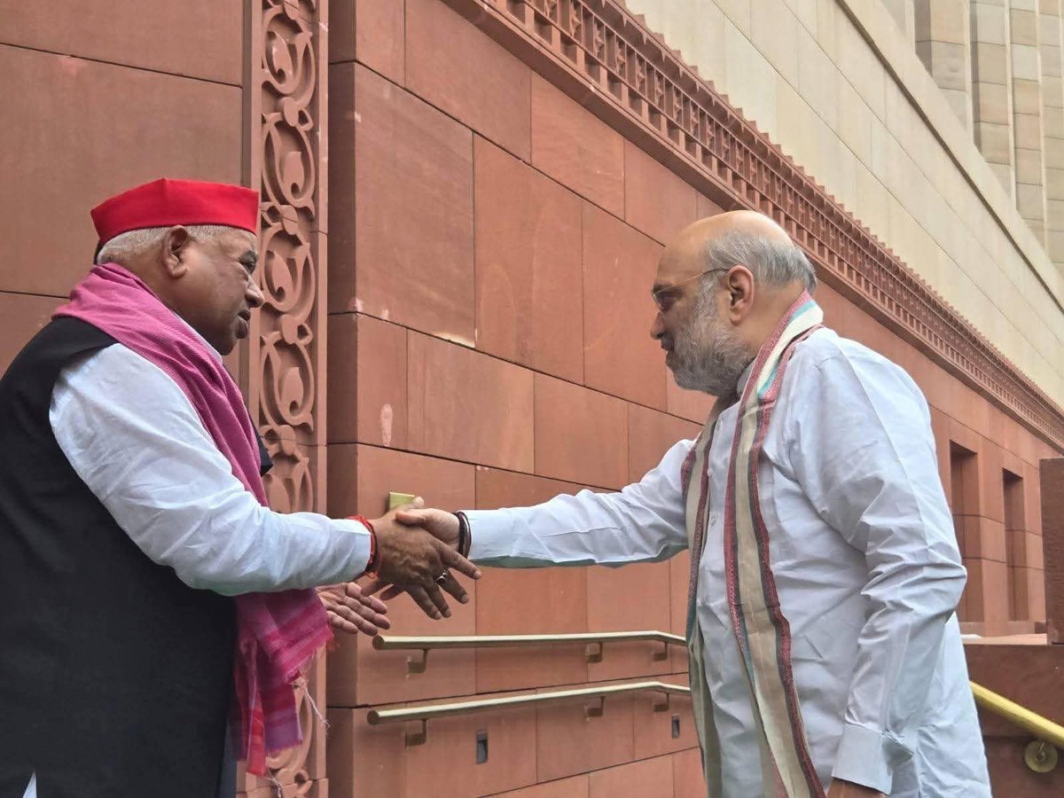 Mdeoria1's tweet image. अमित -  कौन हो भाई 

लाल टोपी - मै वही अवधेश हु जिसने आपको अयोध्या हराया 

अमित -  🤡🤡🤡🤡

PDA ke sher