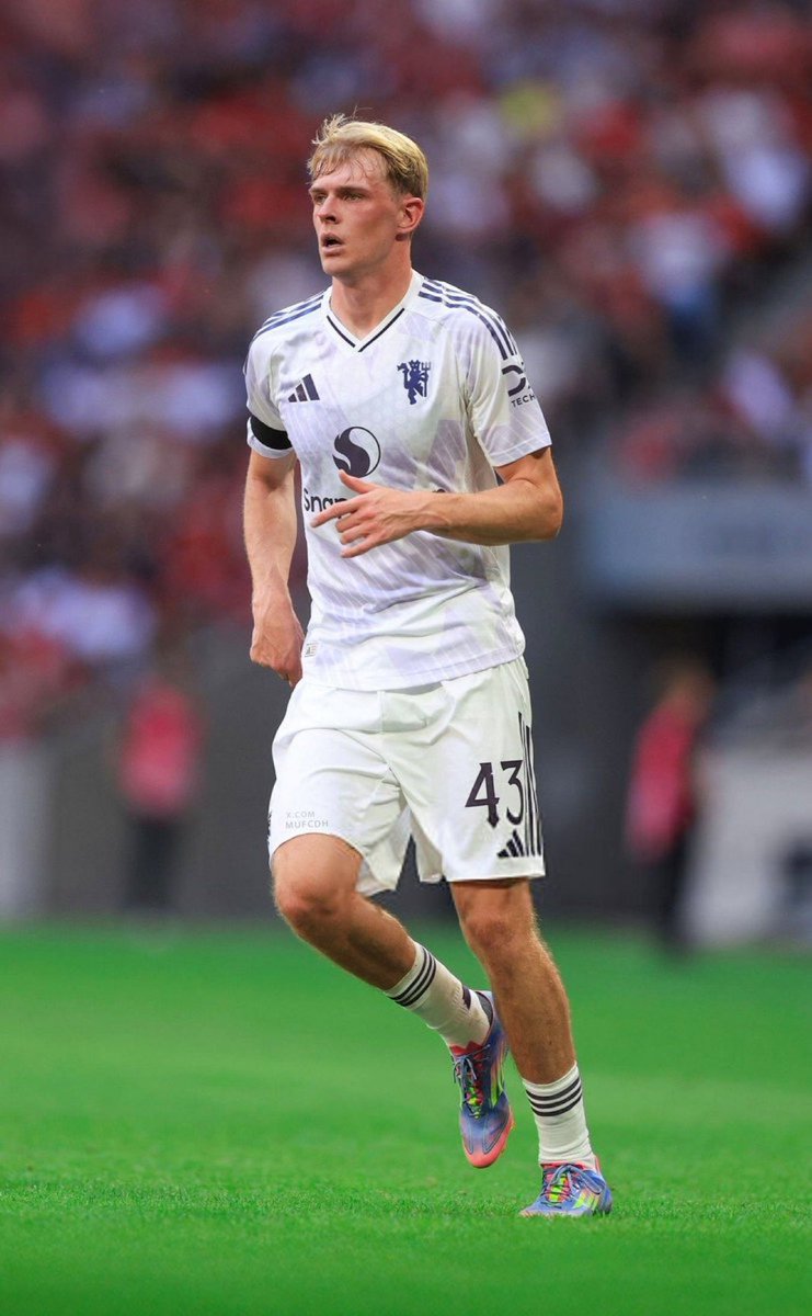 ammandev's tweet image. I don’t really disagree with loaning out Toby Collyer, but we’re not exactly spoilt for choice.

So the idea that this could ‘pave the way’ for a new midfielder? I don’t buy the logic. 🤨
