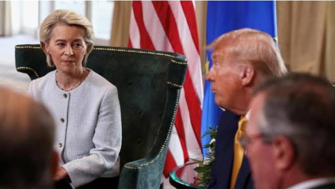 Questa donna quando parla con le trote europee alza la voce, ricatta, parla di sanzioni. Quando parla con gli squali come Trump ha la coda tra le gambe.