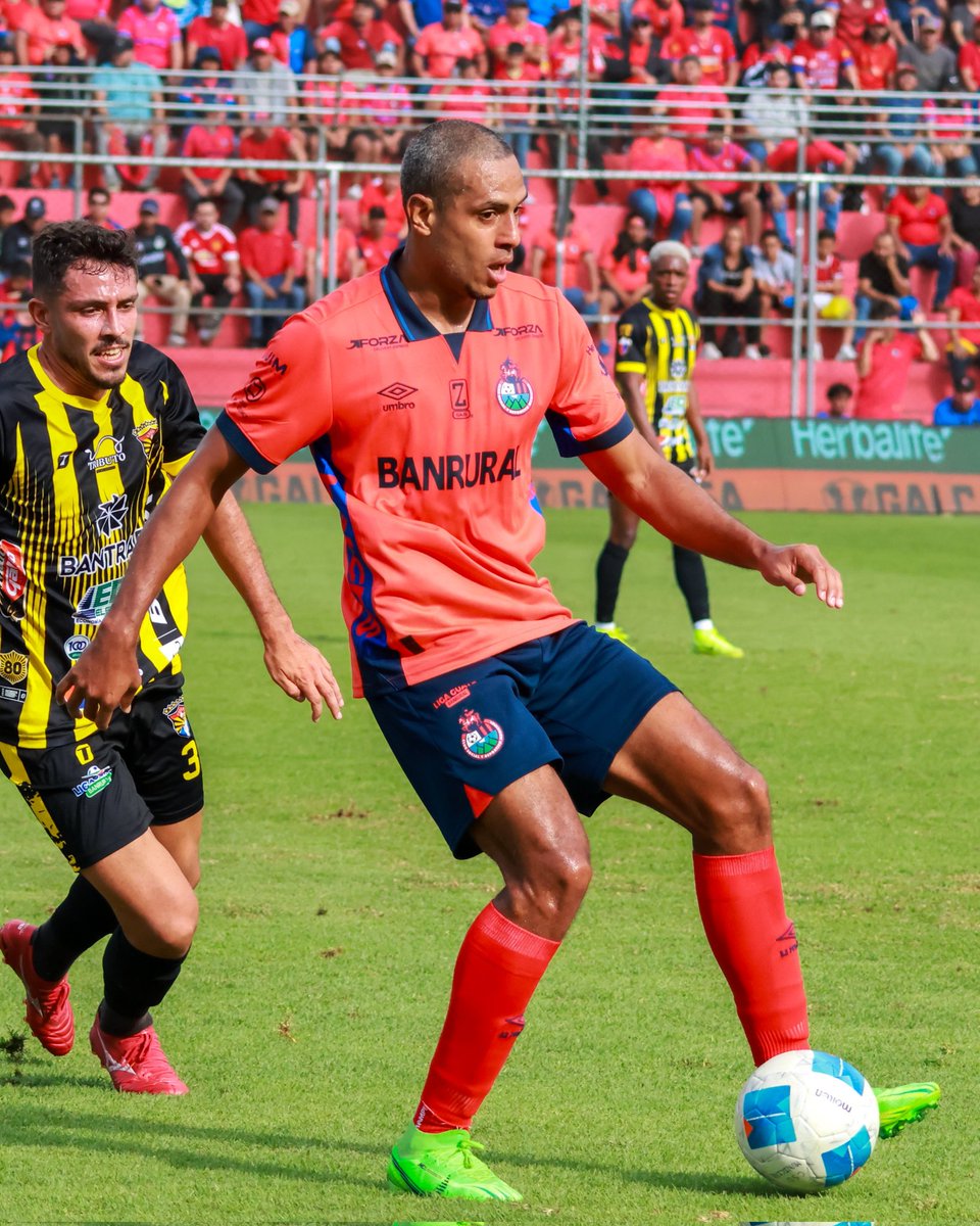 #GolesLegionarios
📢 TITULARIDAD Y NUEVO GOL 🚨 

🗣 En la Liga Guate Banrural, por primera vez Eddie Hernández (⚽️58' PEN) fue titular con el Municipal en triunfo (2-1) ante el Aurora FC, el catracho se encargó de marcar el gol del triunfo desde la pena máxima 👈

<a href="/newguayork/">Eduardo Solano</a>