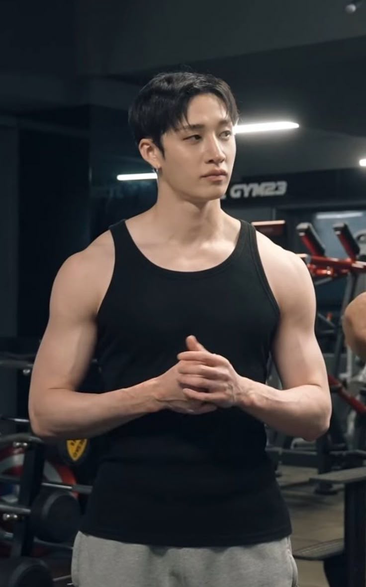 mrlvflexskz's tweet photo. Go to the gym with Changbin 

OR 

Go to the gym with Bangchan https://t.co/CrhJM5iuxS