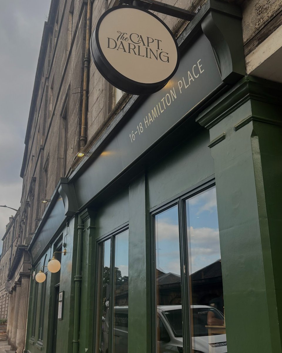 edinburgh's tweet image. Recently opened in the heart of Stockbridge, The Captain Darling is a brasserie-style bar and restaurant with a menu of classic, delicious seasonal dishes. 

Whether you&apos;re popping in for a leisurely drink at the bar or sitting down in the cosy restaurant for a hearty meal, this…