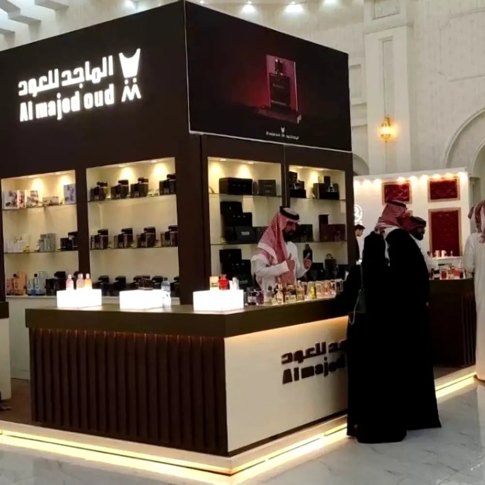 📊 نتائج #الماجد_للعود - النصف الأول 2025

رغم إن أرباح الربع الثاني نزلت -56%، إلا إن الصورة الكبيرة مختلفة 👇

✅ أرباح النصف الأول ارتفعت +22% إلى 145.2 مليون ريال
✅ الإيرادات نمت 19.7% لـ 618.8 مليون
✅ ربح السهم ارتفع من 4.78 إلى 5.81 ريال (+21.5%)
✅ نمو قوي في المتاجر +