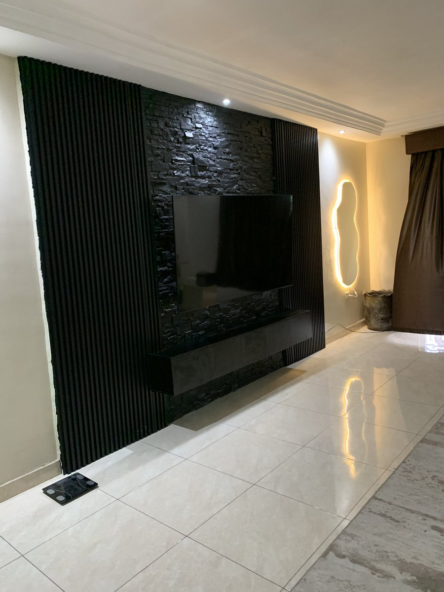 MickyyTheMaker's tweet image. Black is beautiful🖤

Tv console crafted beautifully 😊🥰
