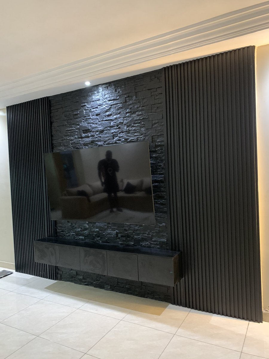 MickyyTheMaker's tweet image. Black is beautiful🖤

Tv console crafted beautifully 😊🥰